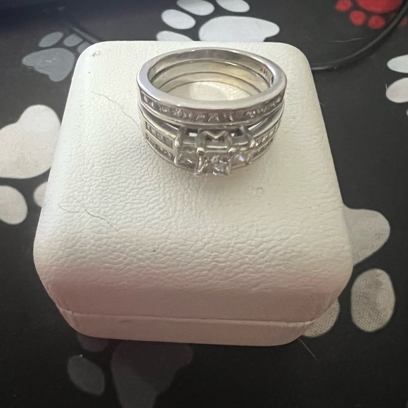 I am selling 14k white gold Diamond wedding ring - Picture 2 of 5
